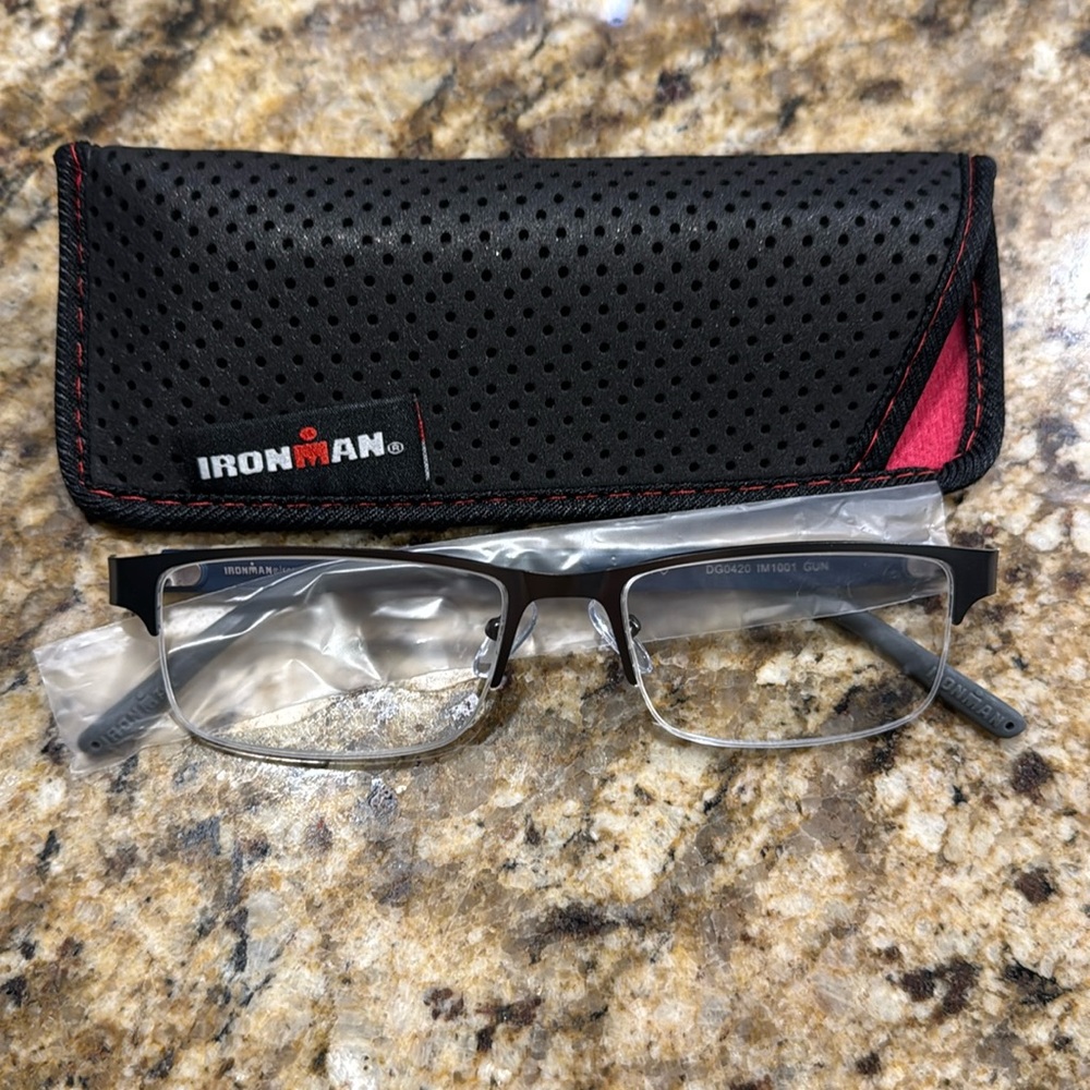 NWT 2.0 reading glasses IronMan